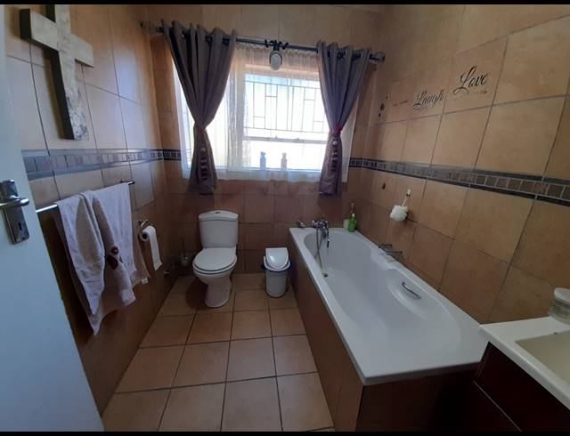 4 BEDROOM HOUSE FOR SALE IN MEYERTON EXT 6